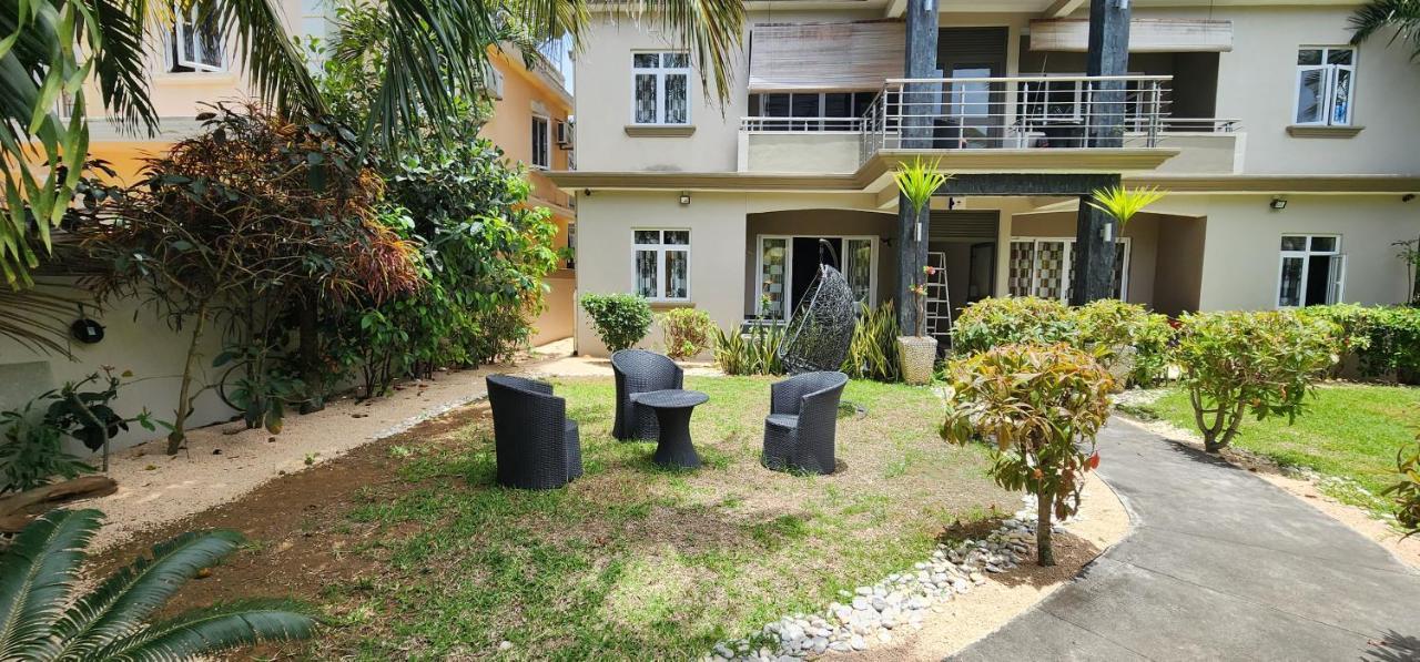 Number 5, Pebble Bay Appartments 格兰贝伊 外观 照片