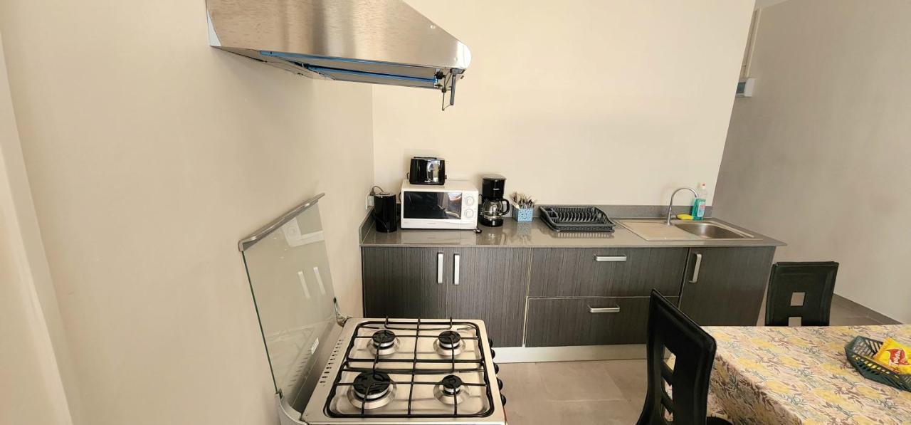 Number 5, Pebble Bay Appartments 格兰贝伊 外观 照片